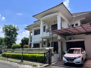 Rumah Mewah & Elegan 5 Kamar di Atas Tanah 403 M² - Lingkungan Premium