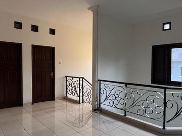 Rumah Mewah & Elegan 5 Kamar di Atas Tanah 403 M² - Lingkungan Premium
