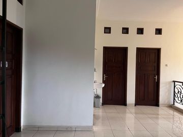 Rumah Mewah & Elegan 5 Kamar di Atas Tanah 403 M² - Lingkungan Premium