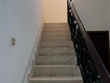 Rumah Mewah & Elegan 5 Kamar di Atas Tanah 403 M² - Lingkungan Premium