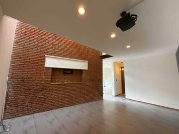 CASA DE AUTOR EN VENTA REFUGIO QUERÉTARO DE 3 RECÁMARAS, JARDÍN Y DOBLE ALTURA