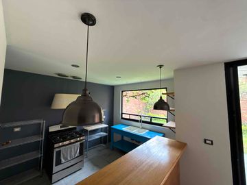 CASA DE AUTOR EN VENTA REFUGIO QUERÉTARO DE 3 RECÁMARAS, JARDÍN Y DOBLE ALTURA