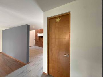 CASA DE AUTOR EN VENTA REFUGIO QUERÉTARO DE 3 RECÁMARAS, JARDÍN Y DOBLE ALTURA