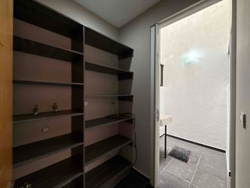 CASA DE AUTOR EN VENTA REFUGIO QUERÉTARO DE 3 RECÁMARAS, JARDÍN Y DOBLE ALTURA