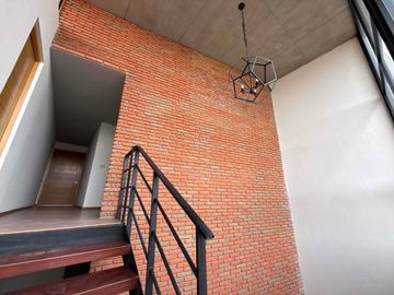 CASA DE AUTOR EN VENTA REFUGIO QUERÉTARO DE 3 RECÁMARAS, JARDÍN Y DOBLE ALTURA