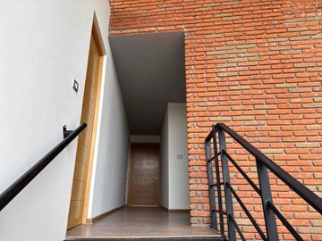 CASA DE AUTOR EN VENTA REFUGIO QUERÉTARO DE 3 RECÁMARAS, JARDÍN Y DOBLE ALTURA