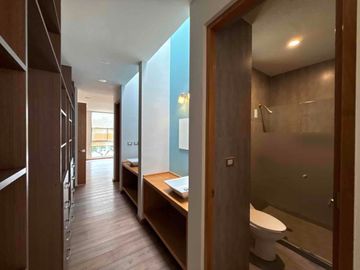 CASA DE AUTOR EN VENTA REFUGIO QUERÉTARO DE 3 RECÁMARAS, JARDÍN Y DOBLE ALTURA