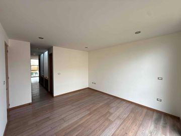 CASA DE AUTOR EN VENTA REFUGIO QUERÉTARO DE 3 RECÁMARAS, JARDÍN Y DOBLE ALTURA