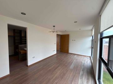 CASA DE AUTOR EN VENTA REFUGIO QUERÉTARO DE 3 RECÁMARAS, JARDÍN Y DOBLE ALTURA