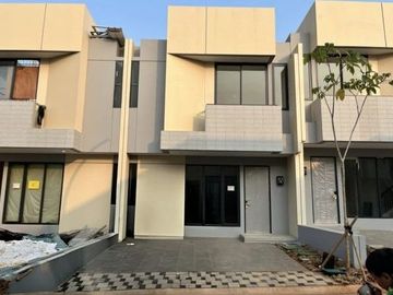 Disewakan Rumah Baru 2 Lantai Depan Clubhouse Dekat Stasiun & akses Tol di Discovery Bintaro