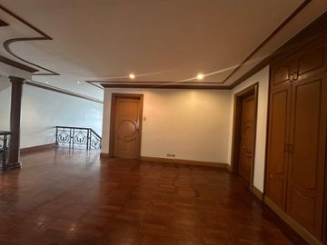 5 Bedroom House with Garden for Rent Valle Verde 4 at Pasig City