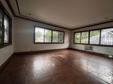 5 Bedroom House with Garden for Rent Valle Verde 4 at Pasig City