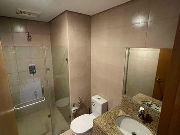 For Rent: 1BR w/ balcony in Time Square West for 40k per mos!