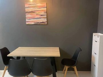 For Rent: 1BR w/ balcony in Time Square West for 40k per mos!