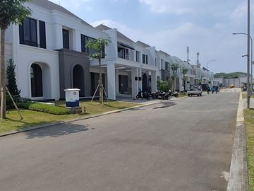 Rumah Mewah Masterpiece 2 Lantai Lega Asri dan Strategis di Alam Sutera