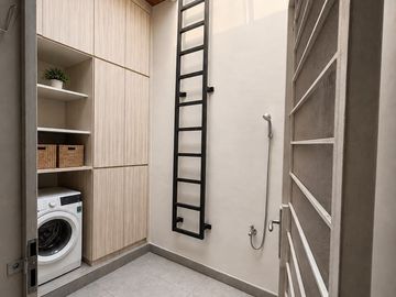 Rumah Cantik Mewah 2 1/4 Lantai Full Furnish Siap Huni di Citra 5 Cengkareng Jakarta Barat
