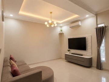 Rumah Cantik Mewah 2 1/4 Lantai Full Furnish Siap Huni di Citra 5 Cengkareng Jakarta Barat