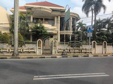 Dijual Rumah Strategis Hook Citra 2 JakBar LT 460 Furnished SHM