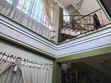 Dijual rumah 3 lantai wika