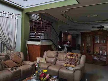 Dijual rumah 3 lantai wika