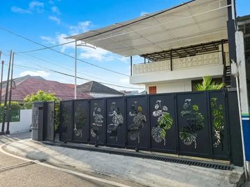 RUMAH TINGKAT HOOK STRATEGIS DI PINGGIR JALAN RAYA DUREN SAWIT, JAKARTA TIMUR