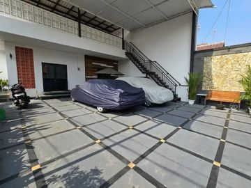 RUMAH TINGKAT HOOK STRATEGIS DI PINGGIR JALAN RAYA DUREN SAWIT, JAKARTA TIMUR