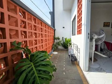 RUMAH TINGKAT HOOK STRATEGIS DI PINGGIR JALAN RAYA DUREN SAWIT, JAKARTA TIMUR