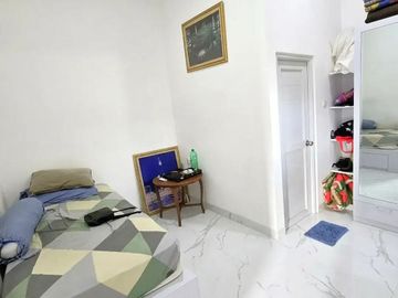 RUMAH TINGKAT HOOK STRATEGIS DI PINGGIR JALAN RAYA DUREN SAWIT, JAKARTA TIMUR