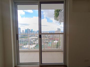Well-Maintained 2BR Condo at Fairlane Residences, Kapitolyo