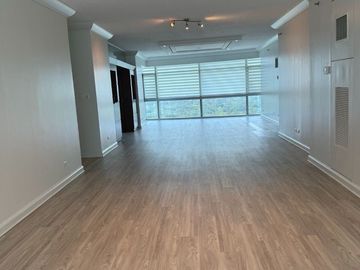 Spacious 3 Bedroom Residence with 2 Parking Slots in Pacific Plaza Towers, BGC - R1744