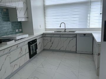 Spacious 3 Bedroom Residence with 2 Parking Slots in Pacific Plaza Towers, BGC - R1744