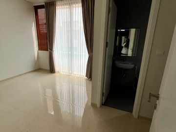 Disewakan Rumah Baru 2 Lantai Depan Clubhouse di Discovery Bintaro Dekat Stasiun & akses Tol