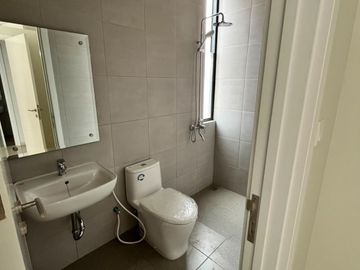 Disewakan Rumah Baru 2 Lantai Depan Clubhouse di Discovery Bintaro Dekat Stasiun & akses Tol