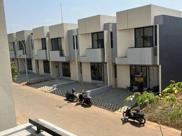 Disewakan Rumah Baru 2 Lantai Depan Clubhouse di Discovery Bintaro Dekat Stasiun & akses Tol