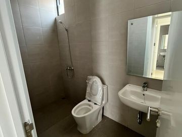 Disewakan Rumah Baru 2 Lantai Depan Clubhouse di Discovery Bintaro Dekat Stasiun & akses Tol