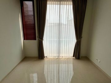 Disewakan Rumah Baru 2 Lantai Depan Clubhouse di Discovery Bintaro Dekat Stasiun & akses Tol