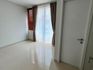 Disewakan Rumah Baru 2 Lantai Depan Clubhouse di Discovery Bintaro Dekat Stasiun & akses Tol