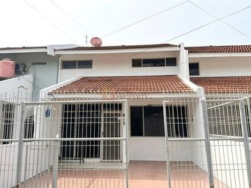 Dijual Rumah 2,5 Lantai, 4 bedroom, semi furnish, Bebas Banjir di Perumahan Griya mas Srengseng Jakarta Barat.