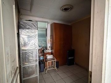 Dijual Rumah 2,5 Lantai, 4 bedroom, semi furnish, Bebas Banjir di Perumahan Griya mas Srengseng Jakarta Barat.
