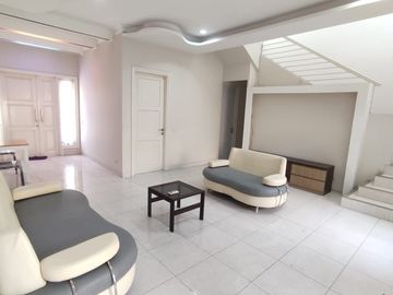 DISEWAKAN RUMAH RAPIH SIAP HUNI DI	CLUSTER SAPPHIRE , PHG GADING SERPONG