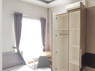 DISEWAKAN RUMAH RAPIH SIAP HUNI DI	CLUSTER SAPPHIRE , PHG GADING SERPONG