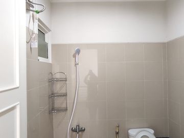 DISEWAKAN RUMAH RAPIH SIAP HUNI DI	CLUSTER SAPPHIRE , PHG GADING SERPONG