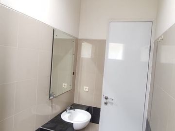 DISEWAKAN RUMAH RAPIH SIAP HUNI DI	CLUSTER SAPPHIRE , PHG GADING SERPONG