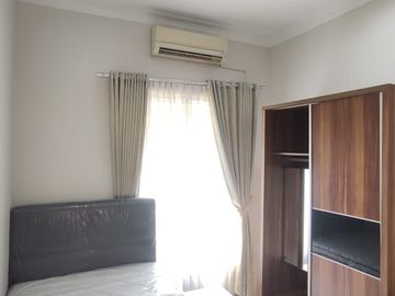 DISEWAKAN RUMAH RAPIH SIAP HUNI DI	CLUSTER SAPPHIRE , PHG GADING SERPONG