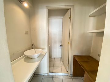 ARRIENDO OFICINA 305-A, PRAT 514