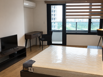 FOR SALE/LEASE - Furnished Condo Unit with Balcony in Tower 2, Arya Residences, BGC, Brgy. Fort Bonifacio, Taguig City