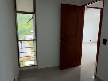 SE VENDE APARTAMENTO EN LAURELES LA ALMERIA