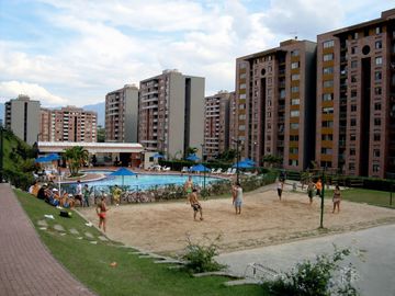 SE VENDE APARTAMENTO EN LAURELES LA ALMERIA