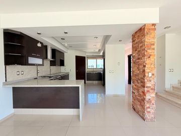 Casa en renta en Solares, en coto Althea
