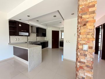 Casa en renta en Solares, en coto Althea